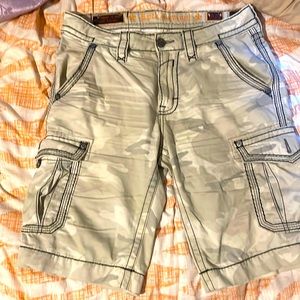 R&R white and silver short jeans 32 waist